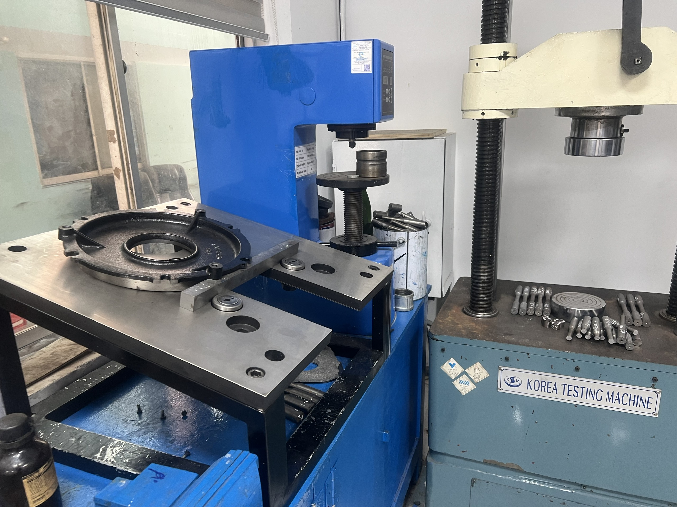 Hydraulic Press.jpg